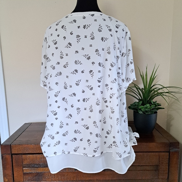 Hilary Radley Short Sleeve Blouse Size XL Black White Floral Double Layer Top - Picture 4 of 12